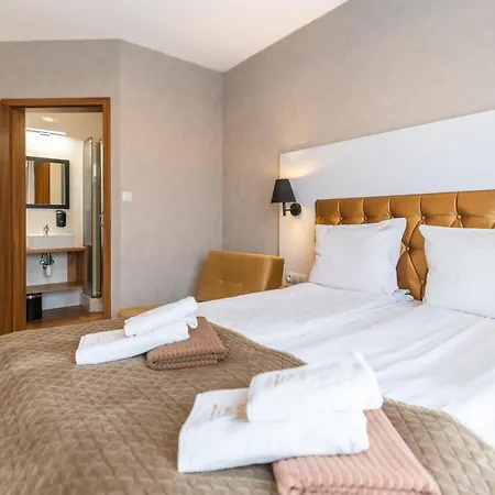 Amber Park & Olivina Park- Thai *